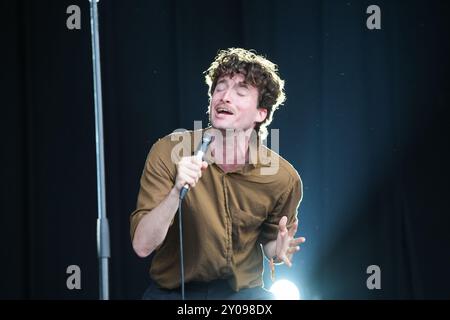 Dorset, Großbritannien. Sonntag, 1. September 2024. Nation of Language tritt 2024 beim End of the Road Festival in den Larmer Tree Gardens in Dorset auf. Fotodatum: Sonntag, 1. September 2024. Das Foto sollte lauten: Richard Gray/Alamy Live News Stockfoto