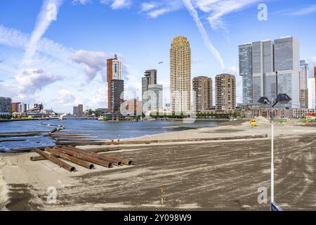 Der Rijnhaven, ein 28 Hektar großes Hafenbecken, wurde nun um fast ein Drittel gefüllt, um Platz für bis zu 000 Wohnungen zu schaffen, es wird eine künstliche Anlage geben Stockfoto