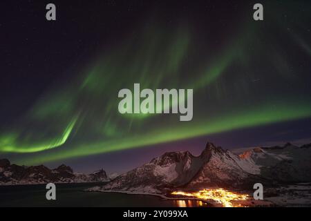 Nordlichter (Aurora borealis), Mefjordvaer, Mefjorden, Senja, Troms Fylke, Norwegen, März 2015, Europa Stockfoto