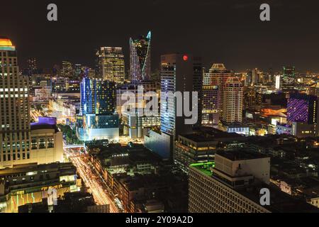 Blick auf die Skyline von Bangkok bei Nacht, Thailand, Asien Stockfoto