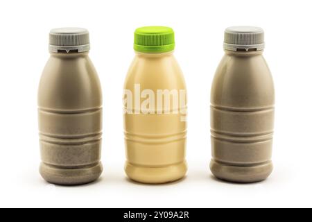 Flasche Soja-Milch und Soja-Milch mit schwarzem Sesam auf weißem Hintergrund Stockfoto