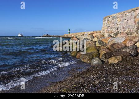 Pier an der Ostseeküste in Warnemünde Stockfoto