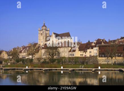 Die Stadt Dole mit Kirche, die Stadt Dole und die Kirche in Frankreich Stockfoto