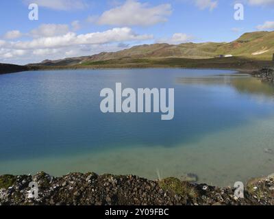 Der wassergefüllte Graenavatn-Explosionskrater in Island Stockfoto