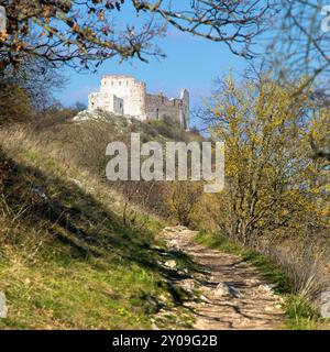 Ruinen der Burg von Devicky, Hügel von Pawlow, Südmähren, Tschechische Republik Stockfoto