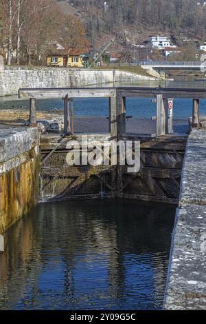 Schleuse am historischen Ludwig-Donau-Hauptkanal in Kelheim Stockfoto