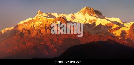 Abends, Blick auf den Sonnenuntergang auf die Annapurna Range, den Berg Himalaya in Nepal Stockfoto