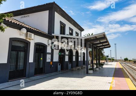 Bahnhof Don Benito in der Provinz Badajoz mit Media Distancia Stockfoto