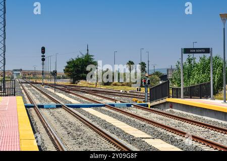 Bahnhof Don Benito in der Provinz Badajoz mit Media Distancia Stockfoto