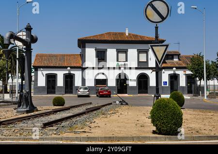 Bahnhof Don Benito in der Provinz Badajoz mit Media Distancia Stockfoto