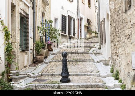 Fotogene Gasse in Arles, Südfrankreich Stockfoto