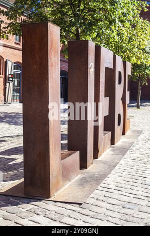 BERLIN, DEUTSCHLAND, die riesigen LIEBESBRIEFE, die LIEBE bedeuten, passen perfekt zur Umgebung am 06. SEPTEMBER: Am 06. September 2013 Stockfoto