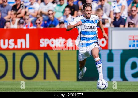 Zwolle, Niederlande. September 2024. ZWOLLE, NIEDERLANDE - 1. SEPTEMBER: Damian Van der Haar von PEC Zwolle läuft mit dem Ball während eines niederländischen Eredivisie-Spiels zwischen PEC Zwolle und Heracles Almelo im MAC³PARK stadion am 1. September 2024 in Zwolle, Niederlande. (Foto von Raymond Smit/Orange Pictures) Credit: Orange Pics BV/Alamy Live News Stockfoto