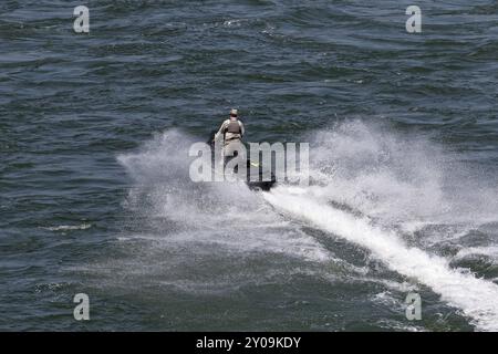 Amphibischer Wasserroller, Jetski-Fahrt auf dem Saint Lawrence River, Montreal, Provinz Quebec, Kanada, Nordamerika Stockfoto