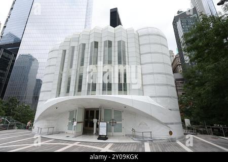 St. Nicholas Greek Orthodox Church in New York, N.Y., Samstag, 31. August 2024. St. Nikolaus ersetzte die ursprüngliche Kirche mit demselben Namen, die bei den Angriffen vom 11. September 2001 zerstört wurde – das einzige Gotteshaus und das einzige Gebäude außerhalb des ursprünglichen World Trade Center-Komplexes, das vollständig zerstört wurde. (Foto: Gordon Donovan) Stockfoto