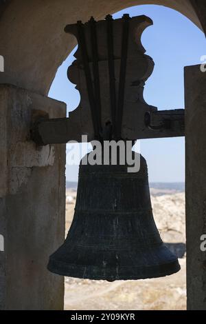 Blick auf Juromenha Schloss Fenster und Glocke in Alentejo Landschaft In Portugal Stockfoto