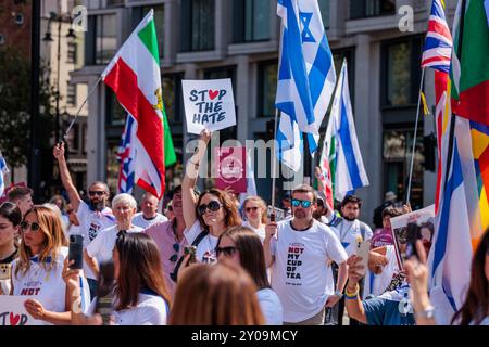 The Strand, London, Großbritannien. September 2024. Ein friedlicher Protest, der von der Stop the Hate Movement organisiert wurde, um gegen die jüngste Entscheidung von Pret A Manger zu protestieren, dem Druck der BDS nachzugeben, indem er die Pläne zur Eröffnung von Niederlassungen in Israel aufhält. Dieser Protest zielt darauf ab, diejenigen gegen die diskriminierende Taktik der BDS-Bewegung zu vereinen. Quelle: Amanda Rose/Alamy Live News Stockfoto