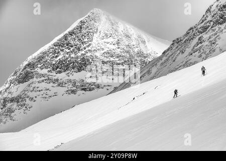 Drei Skitouren im Stuor Reaiddavaggi Tal, Kebnekaisefjaell, Norrbotten, Lappland, Schweden, März 2013, Europa Stockfoto