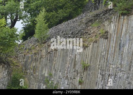 Der Basaltbruch von Zlaty vrch (Goldberg), Tschechische Republik. Basaltgestein. Detail, geologisch. Zlaty vrch Stockfoto