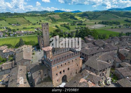 Aus der Vogelperspektive auf Castell'Arquato, eines der schönsten Dörfer Italiens, Region Emilia-Romagna Stockfoto