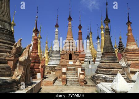 Shwe Inn Thein Stupas am Inle Lake in Myanmar Stockfoto