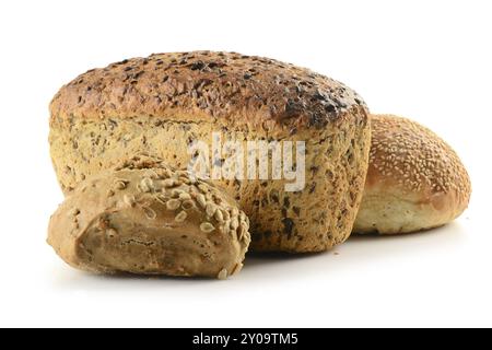 Komposition mit Brot und Brötchen auf Küchentisch Stockfoto