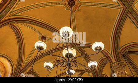 Kronleuchter und Deckengewölbe im Cafe Central, Herrengasse, Wien, Österreich, Europa Stockfoto