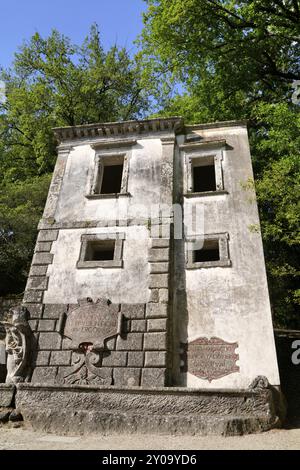 Schiefes Haus, Sacro Bosco, Heiliger Wald, Park der Monster, Parco dei Mostri, Groteske, monumentale Skulpturen, antike Architektur, Ort der Stückliste Stockfoto