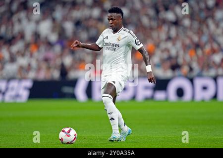 Madrid, Spanien. September 2024. Vinicius Jr spielte während des La Liga EA Sports Matches zwischen Real Madrid und Real Betis am 1. September 2024 im Santiago Bernabeu Stadion in Madrid. (Foto: Cesar Cebolla/PRESSINPHOTO) Credit: PRESSINPHOTO SPORTS AGENCY/Alamy Live News Stockfoto