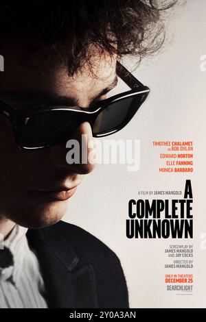 A Complete Unknown (2024) von James Mangold mit Timothée Chalamet, Monica Barbaro und Elle Fanning. Biopic über Bob Dylans kometenhaften Aufstieg als Folk-Sänger in Konzertsälen und an der Spitze der Charts während der 1960er Jahre. US-Poster mit einem Blatt ***NUR REDAKTIONELLE VERWENDUNG***. Quelle: BFA / Searchlight Pictures Stockfoto