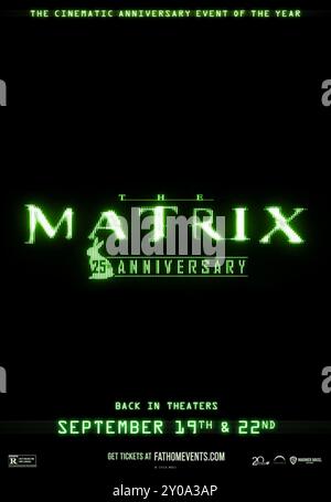 The Matrix (1999) von den Wachowski Brothers mit Keanu Reeves, Laurence Fishburne, Carrie-Anne Moss und Joe Pantoliano. Ein Computerhacker findet heraus, dass das Kaninchenloch tiefer ist, als er sich vorstellen konnte, als er sich entschließt, die rote Pille in diesem bahnbrechenden und innovativen Science Fiction Klassiker zu nehmen. Werbeplakat zum 25. Jahrestag Wiederveröffentlichung ***NUR REDAKTIONELLE VERWENDUNG***. Quelle: BFA / Warner Bros Stockfoto