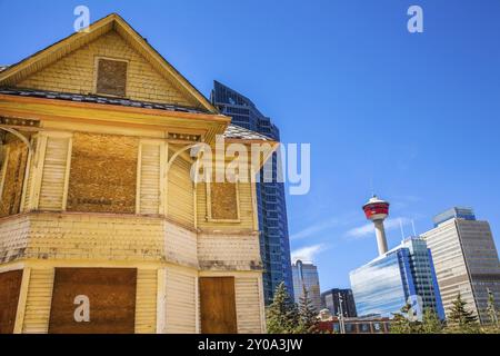 Historisches Haus vor der Skyline von Calgary, Alberta Kanada Stockfoto