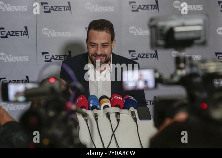 Sao Paulo, Brasilien. September 2024. SP - SAO PAULO - 09/01/2024 - SAO PAULO, WAHLDEBATTE, TV GAZETA - Guilherme Boulos (PSOL) bei seiner Ankunft bei der von TV Gazeta am Sonntagabend (01) geförderten Debatte. Foto: Suamy Beydoun/AGIF (Foto: Suamy Beydoun/AGIF/SIPA USA) Credit: SIPA USA/Alamy Live News Stockfoto