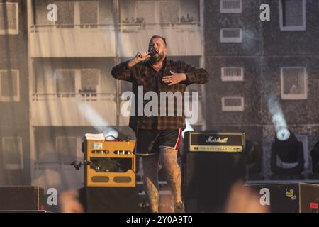 Monchi (Jan Gorkow), Sänger von Feine Sahne Fischfilet beim Highfield Festival am Samstag, Stoermthaler See, 17.08.2024 Stockfoto