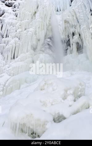 Der gefrorene Wasserfall Njupeskaer (Schwedens höchster Wasserfall), Fulufjaellet Nationalpark, Dalarna, Schweden, Dezember 2011, Europa Stockfoto