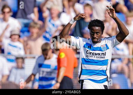 Zwolle, Niederlande. September 2024. ZWOLLE, NIEDERLANDE - 1. SEPTEMBER: Dylan Mbayo von PEC Zwolle sieht bei einem niederländischen Eredivisie-Spiel zwischen PEC Zwolle und Heracles Almelo bei MAC an? PARK stadion am 1. September 2024 in Zwolle, Niederlande. (Foto: Raymond Smit/Orange Pictures) Credit: dpa/Alamy Live News Stockfoto