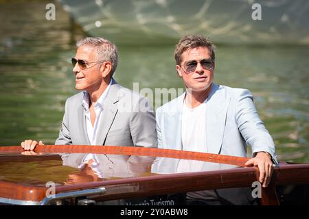 Venedig Lido, Italien. September 2024. George Clooney und Brad Pitt werden im Hotel Excelsior während des 81. Internationalen Filmfestivals von Venedig am 1. September 2024 in Venedig gesehen. (Foto: Daniele Cifala/NurPhoto) Credit: NurPhoto SRL/Alamy Live News Stockfoto