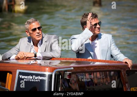 Venedig Lido, Italien. September 2024. George Clooney und Brad Pitt werden im Hotel Excelsior während des 81. Internationalen Filmfestivals von Venedig am 1. September 2024 in Venedig gesehen. (Foto: Daniele Cifala/NurPhoto) Credit: NurPhoto SRL/Alamy Live News Stockfoto