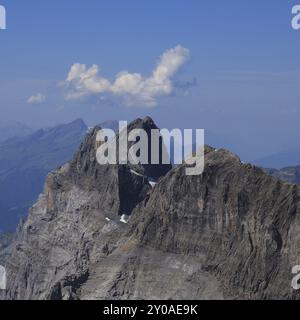 Blick vom Titlis. Sommerwolke über dem Wendenstocke Stockfoto