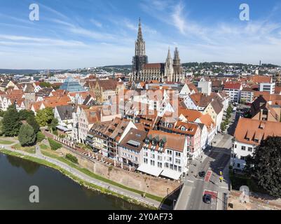 Aus der Vogelperspektive auf Ulms historisches Stadtzentrum mit Donau und Dom, Ulm, Baden-Württemberg, Deutschland, Europa Stockfoto