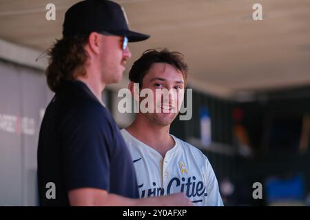 Minneapolis, Minnesota, USA. September 2024. Der Minnesota Twins Shortstop BROOKS LEE (72) blickt auf ein MLB-Baseballspiel zwischen den Minnesota Twins und den Toronto Blue Jays im Target Field zurück. (Kreditbild: © Steven Garcia/ZUMA Press Wire) NUR REDAKTIONELLE VERWENDUNG! Nicht für kommerzielle ZWECKE! Quelle: ZUMA Press, Inc./Alamy Live News Stockfoto