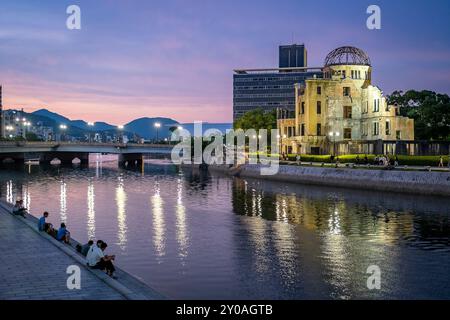 Hiroshima Peace Memorial (Genbaku Dome, Atombombendom oder A-Bomb Dome) und Motoyasu River in Hiroshima, Japan Stockfoto