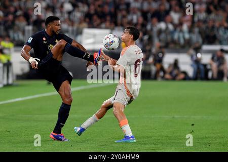 Gleison Bremer Juventus FC und Niccolo Pisilli ALS Roma beim Spiel der Serie A 2024/25 zwischen Juventus FC und AS Roma im Allianz Stadium am 01. September 2024 in Turin, Italien - ph Giuliano Marchisciano während des Spiels Juventus FC vs AS Roma, italienisches Fußball-Serie A Spiel in Turin, Italien, 01. September 2024 Stockfoto