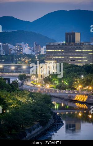 Skyline der Stadt, Fluss Motoyasu mit Bombenkuppel, Hiroshima, Japan Stockfoto