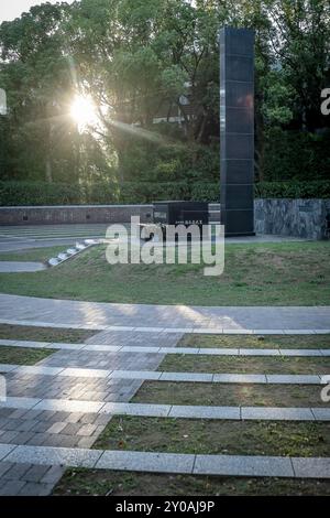 Beten, Atombomben-Hypozentrum-Detonationspunkt, Hypocenter Park, Nagasaki, Japan. Stockfoto