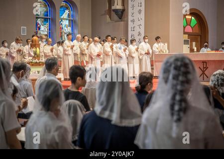 Jede Nacht am 9. August, jedes Jahr, zum Gedenken an die Opfer der Atombombe. Urakami Kathedrale, Nagasaki, Japan Stockfoto