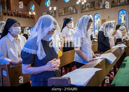 Jede Nacht am 9. August, jedes Jahr, zum Gedenken an die Opfer der Atombombe. Urakami Kathedrale, Nagasaki, Japan Stockfoto