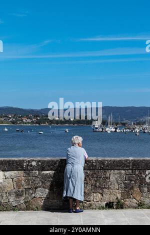 Öffnen Sie Ihre Augen zum Meer in der schönen Stadt Ares Stockfoto