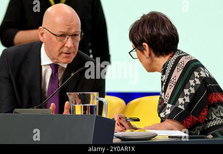 EDINBURGH, SCHOTTLAND - 1. SEPTEMBER 2024: Schottlands erster Minister beruft sich mit Angela Constance, Kabinett Sevcretary for Justice auf der SNP National Conference. Stockfoto