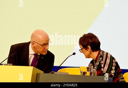 EDINBURGH, SCHOTTLAND - 1. SEPTEMBER 2024: Schottlands erster Minister trifft sich mit Angela Constance, Kabinett Sevcretary for Justice auf der SNP National Conference. Stockfoto